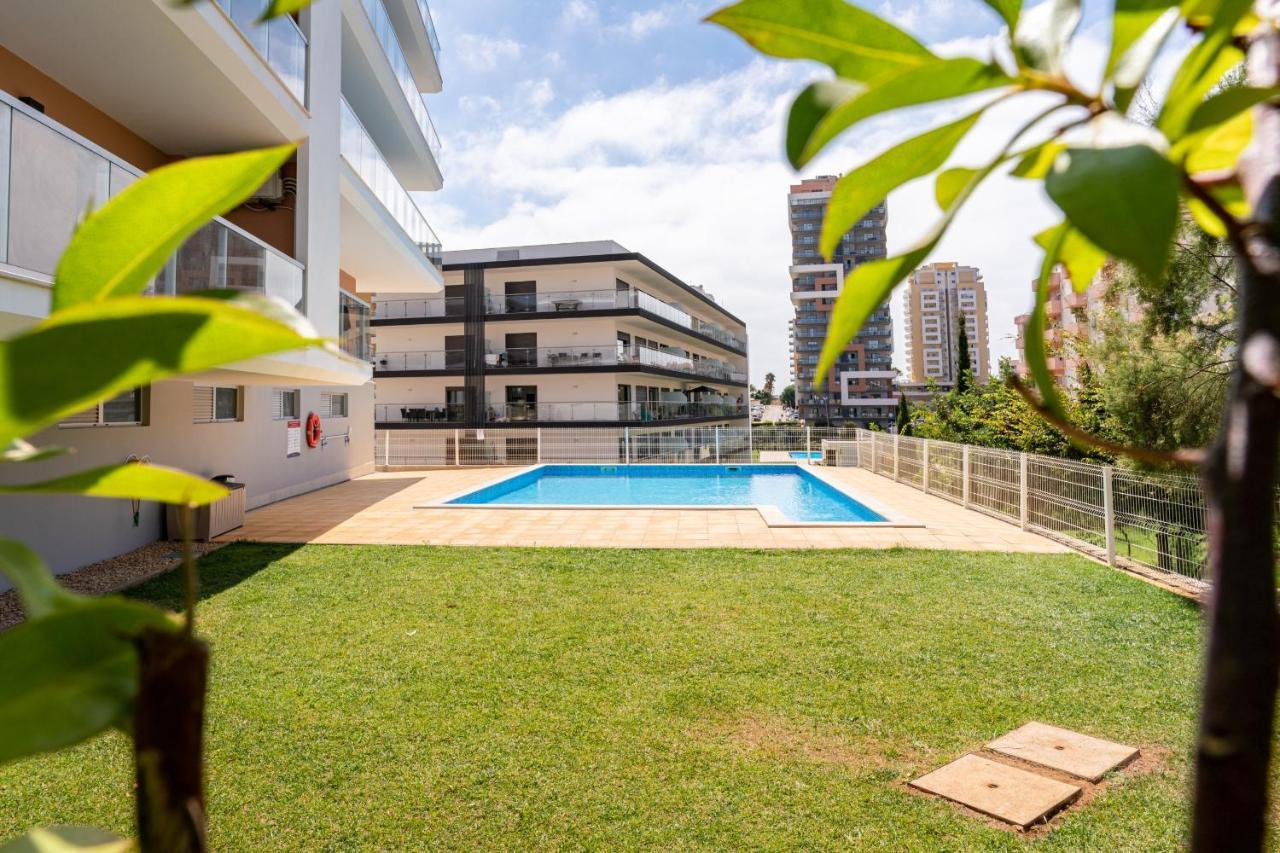 Sunny Brand New 2-Bedroom Apt - 500M From Praia Da Rocha With Ac And Pool! Portimão Buitenkant foto